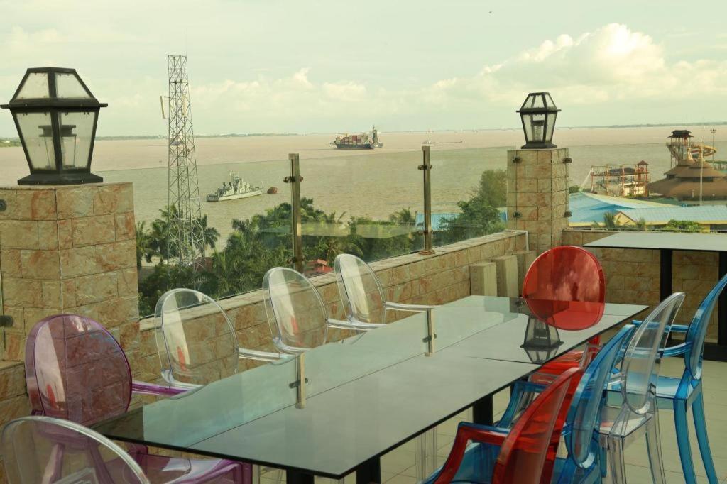 Uptown Hotel Yangon Exterior photo