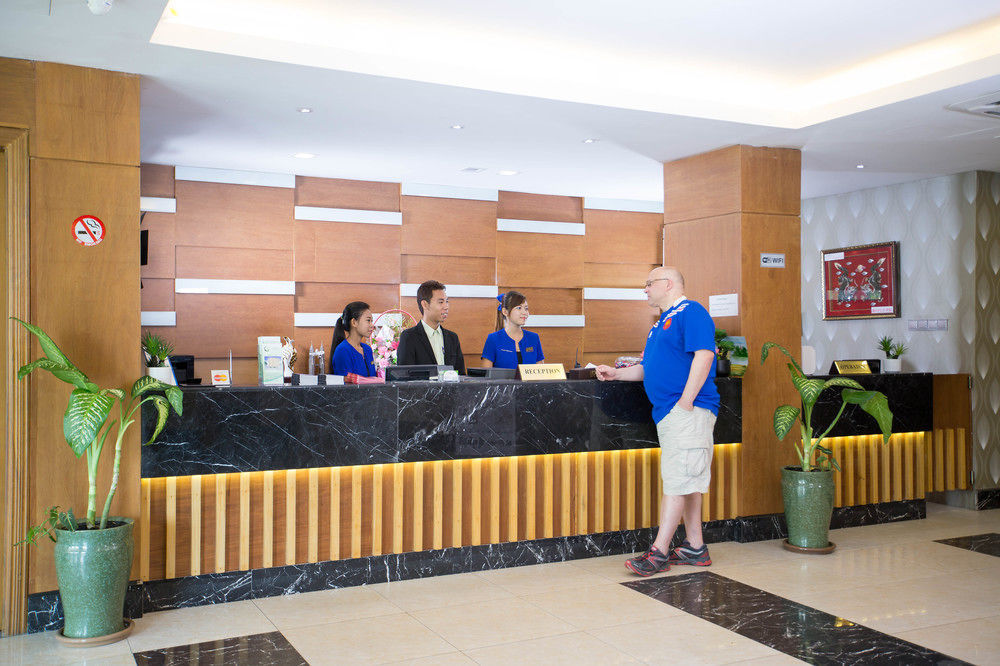 Uptown Hotel Yangon Exterior photo