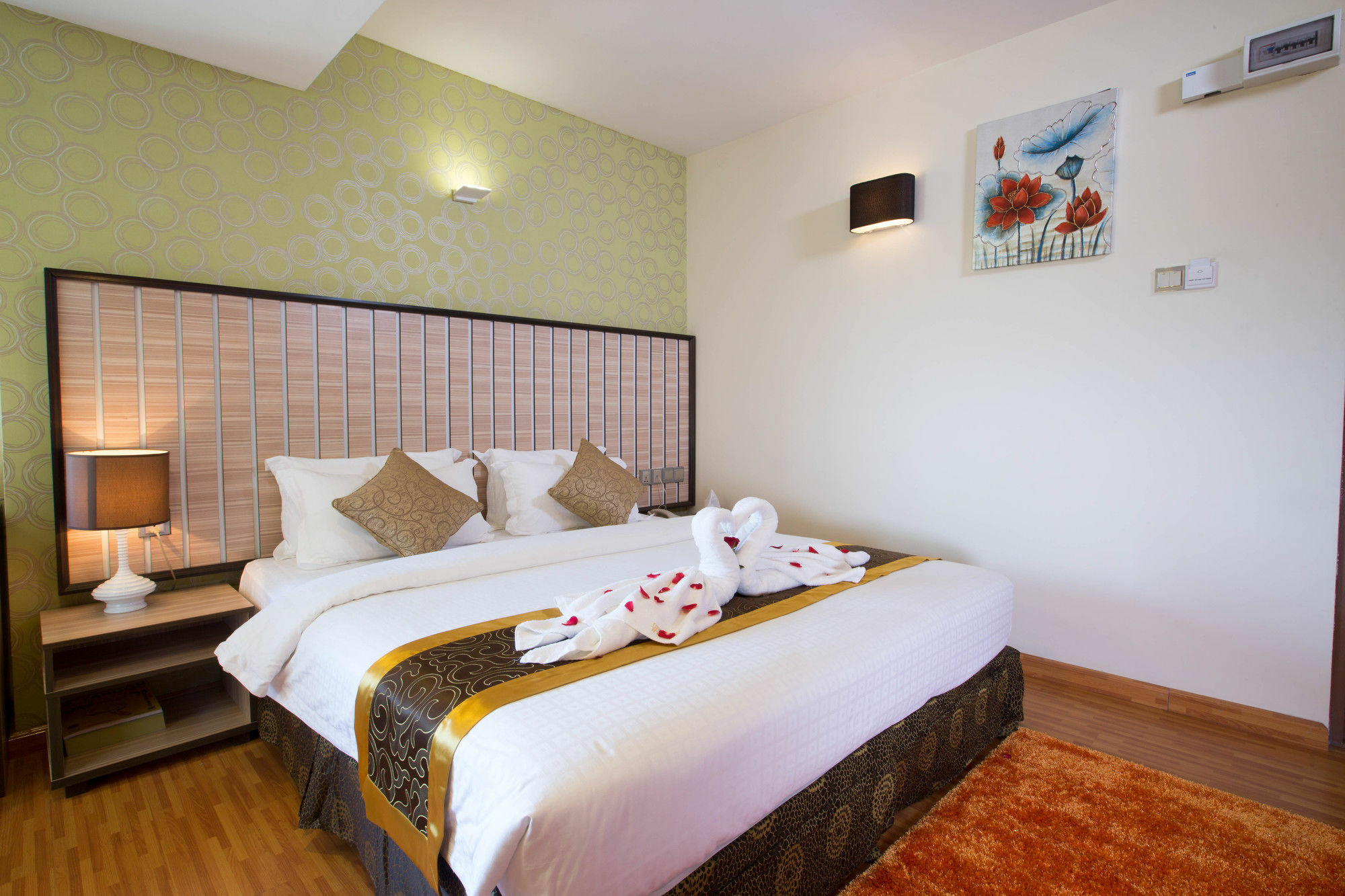 Uptown Hotel Yangon Exterior photo