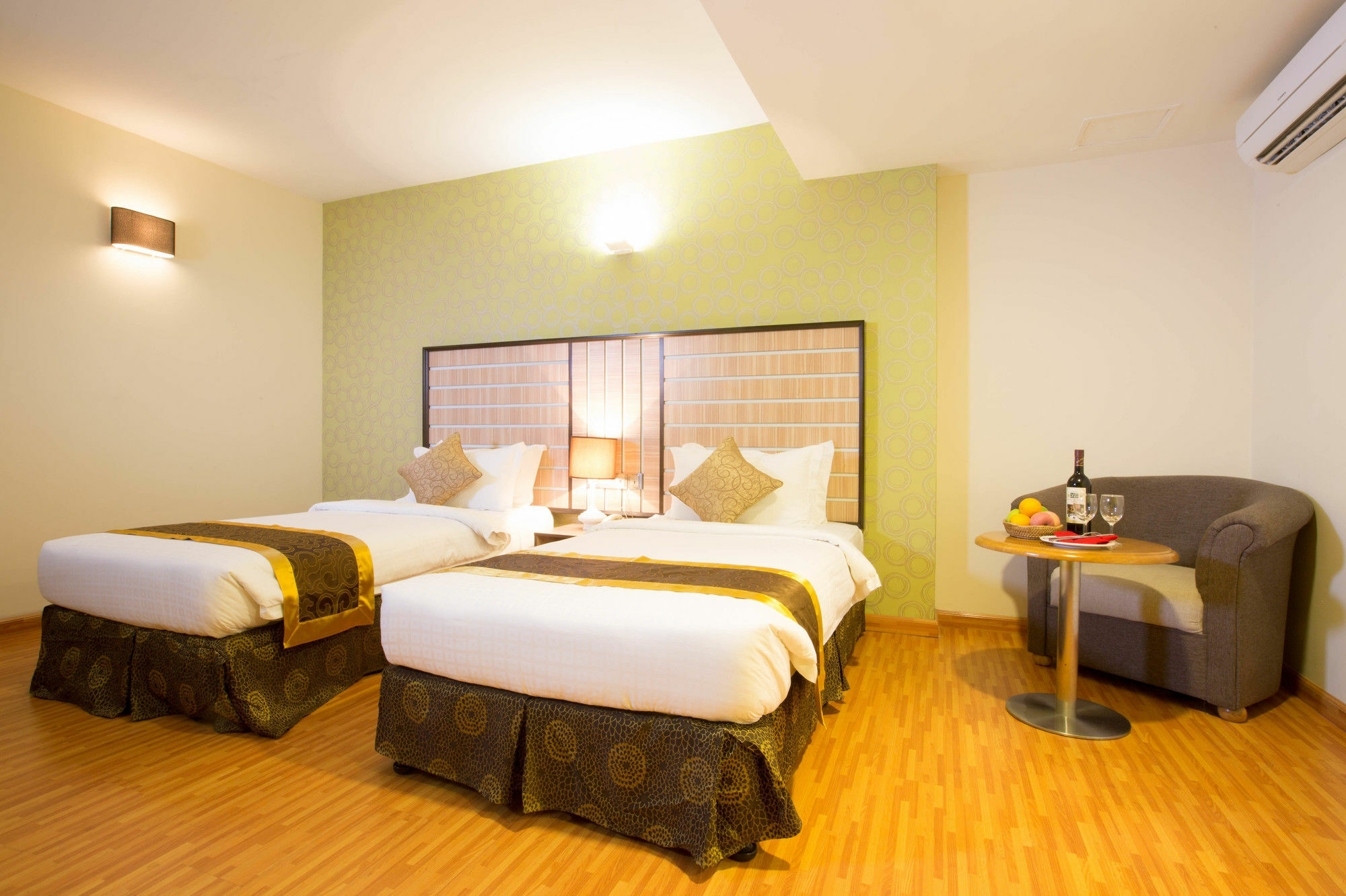 Uptown Hotel Yangon Exterior photo