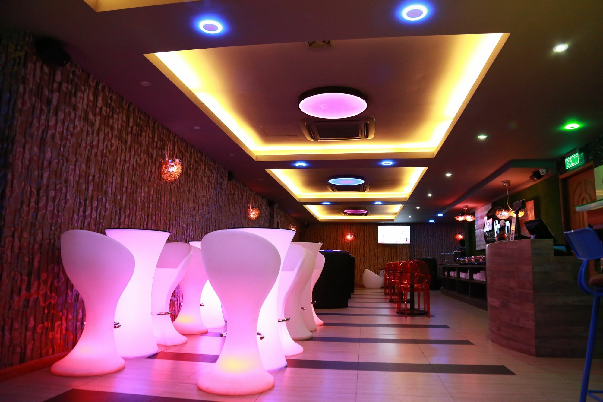 Uptown Hotel Yangon Exterior photo