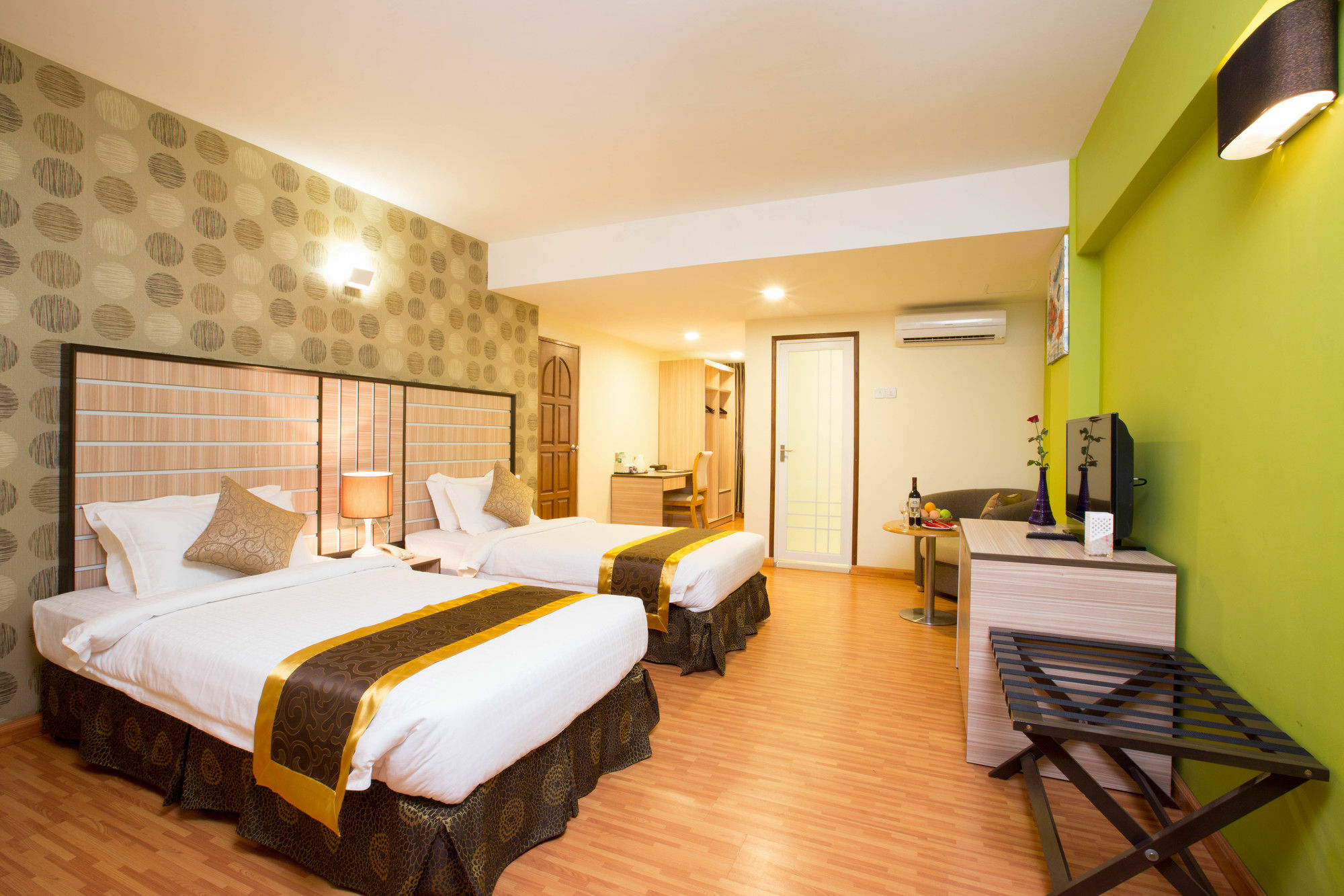 Uptown Hotel Yangon Exterior photo
