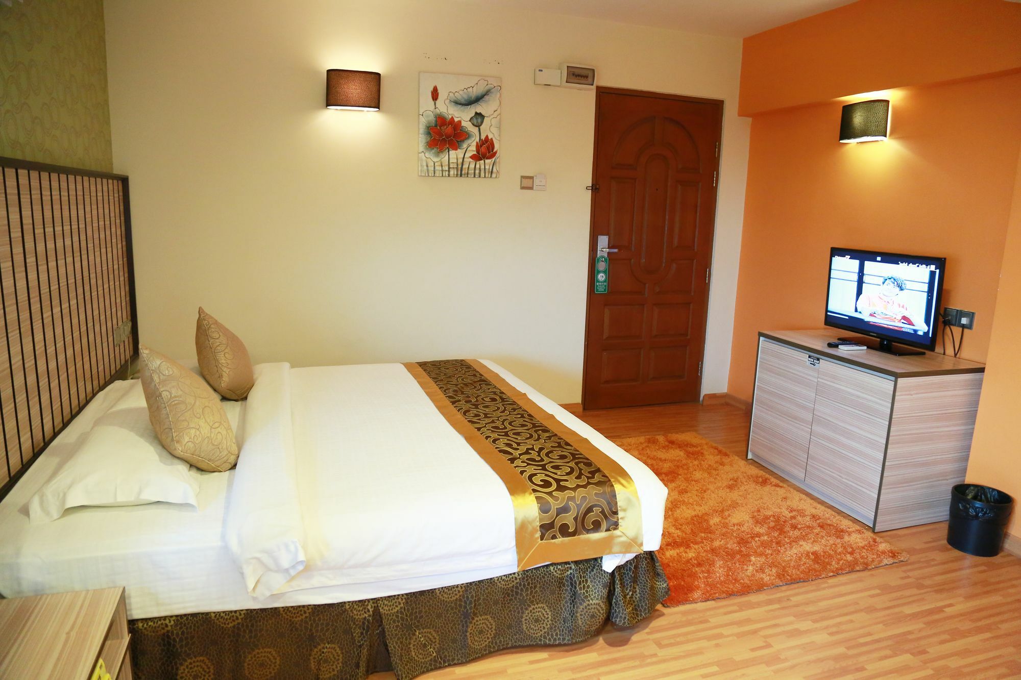 Uptown Hotel Yangon Exterior photo