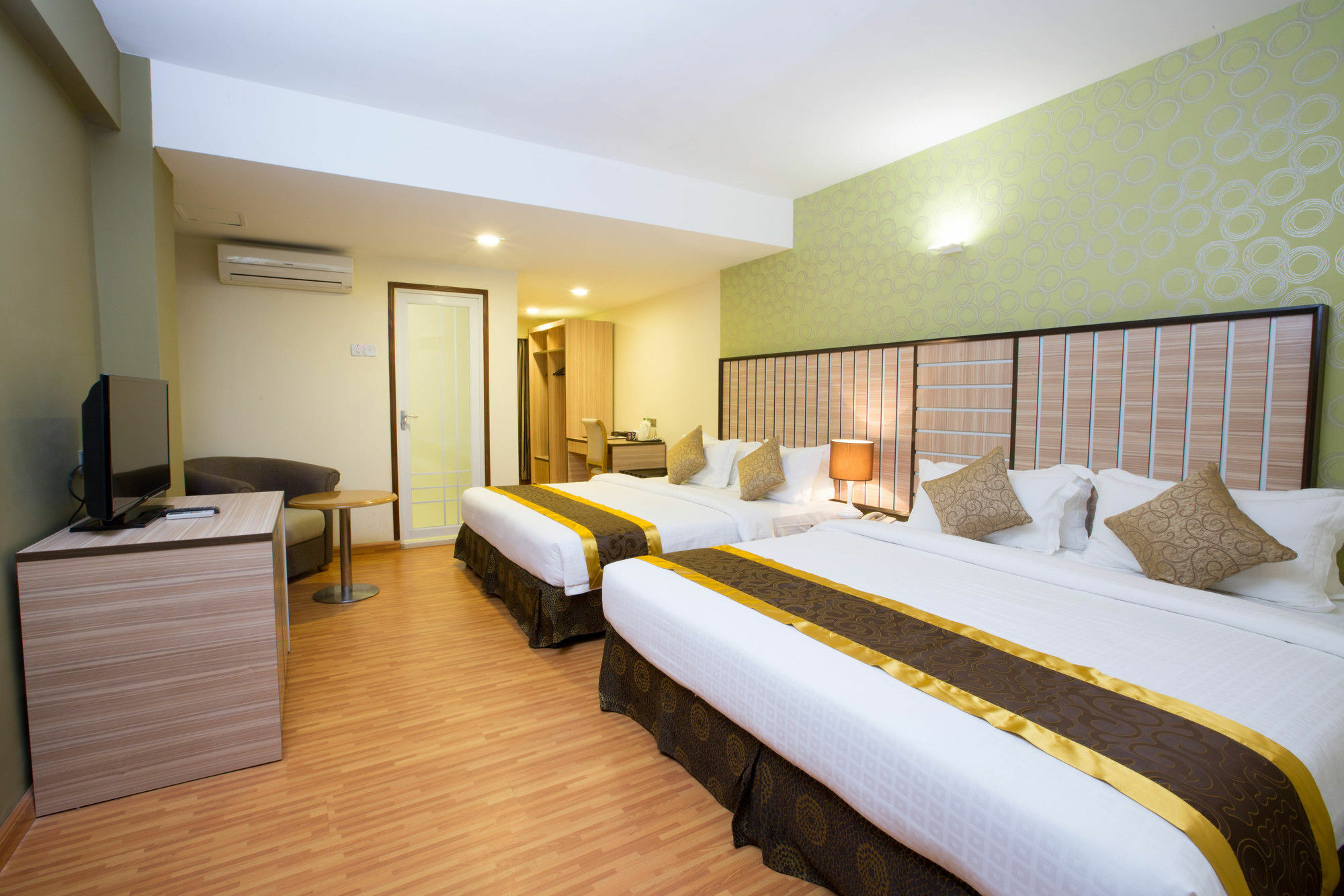 Uptown Hotel Yangon Exterior photo