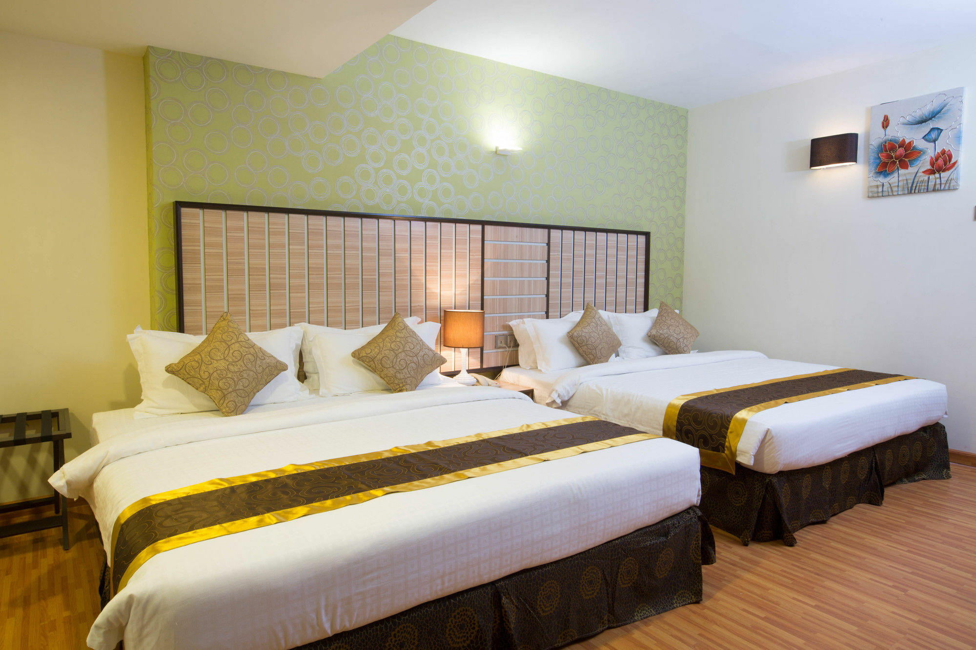 Uptown Hotel Yangon Exterior photo