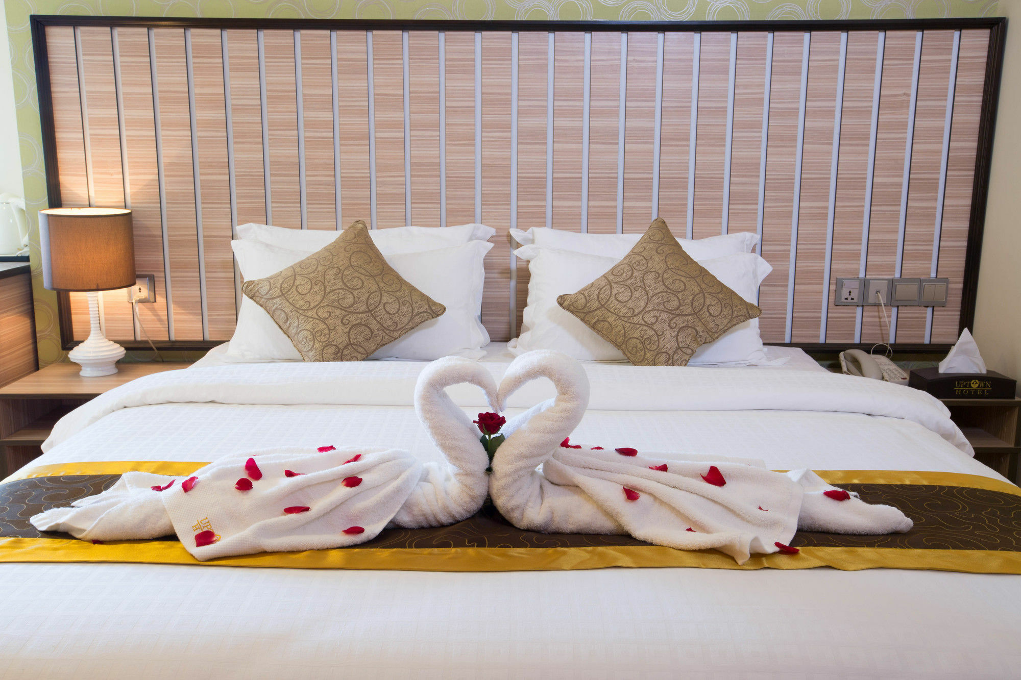 Uptown Hotel Yangon Exterior photo
